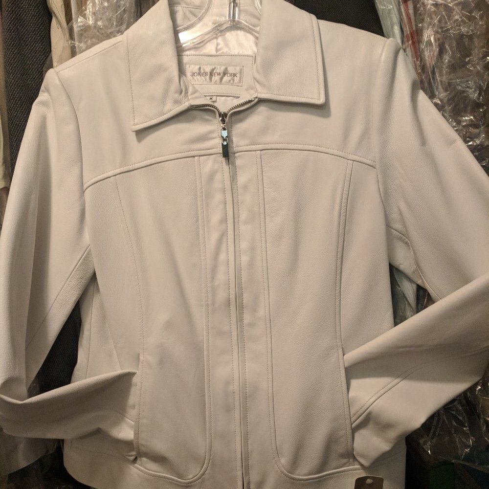 NWT: White Leather Jacket with pockets Med size